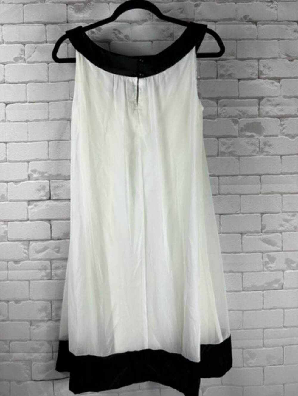 Connected Apparel White and Black Floral Sleeveless Shift Dress Babydoll Style - Picture 3 of 4